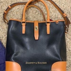 Like NEW Dooney & Bourke Medium Cayden Black